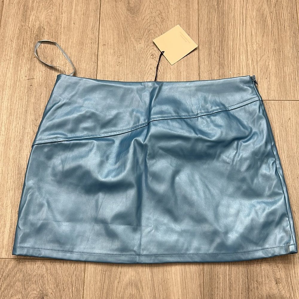 NWT Blue Pearl Vegan Leather Mini Skirt Size Small - Picture 3 of 5